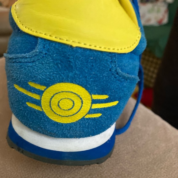 Vault 101 fallout 3  shoes - Picture 3 of 4